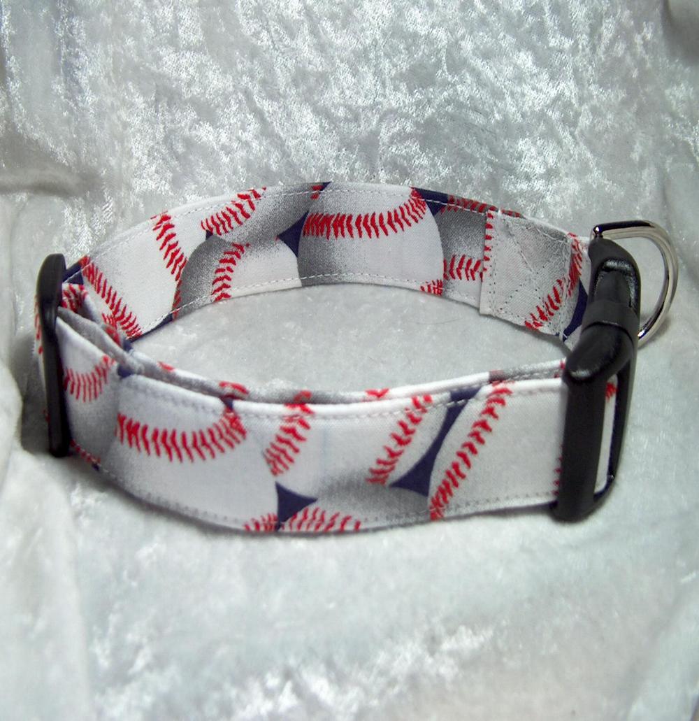 Baseballs Cat collar